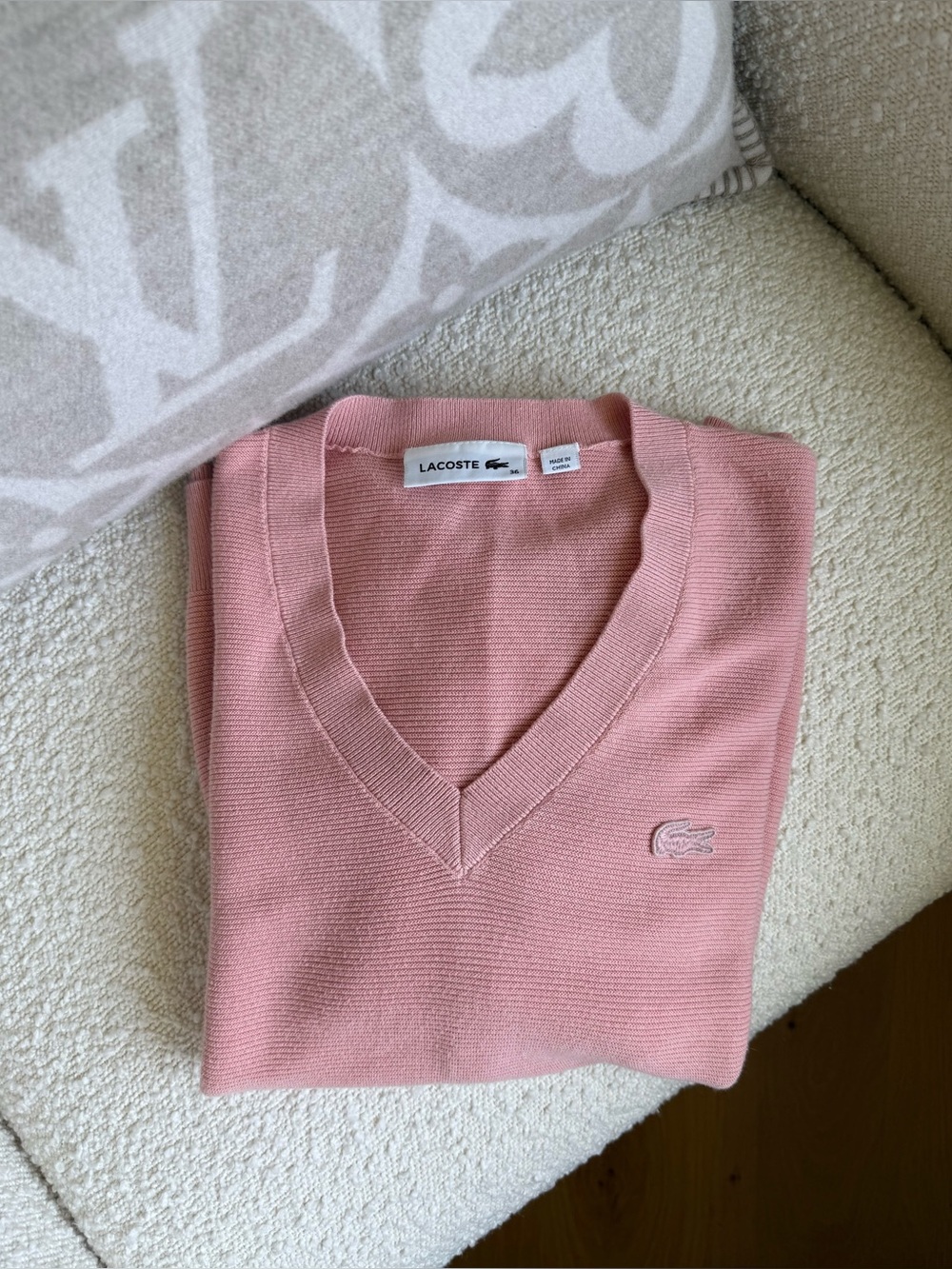 Lacoste Women's V-Neck Sweater - Dusty Pink